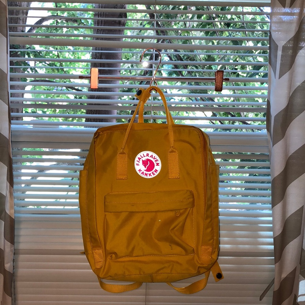 Yellow backpack !